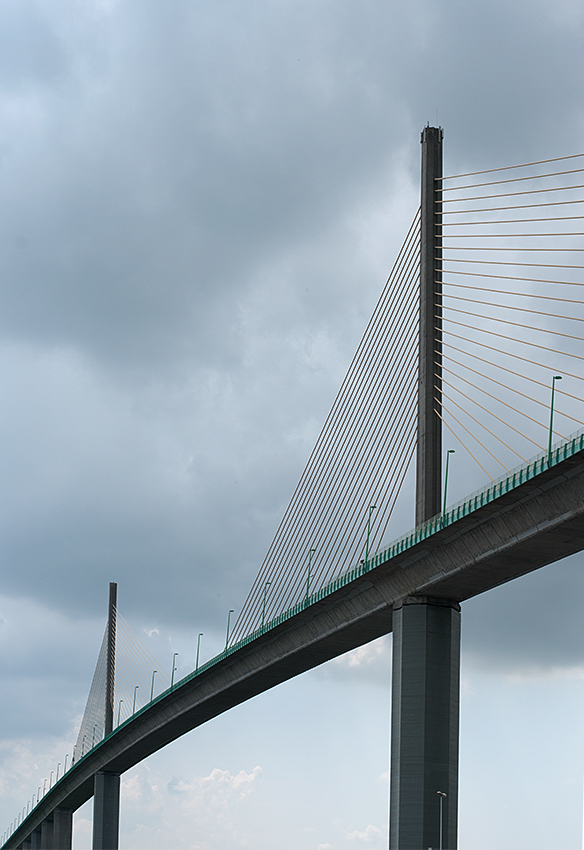 Normandie 05 - 2016_KA79747-1 Kopie.jpg - Also musste wir 20 km Umweg über die Seinebrücke  nach Jumieges machen